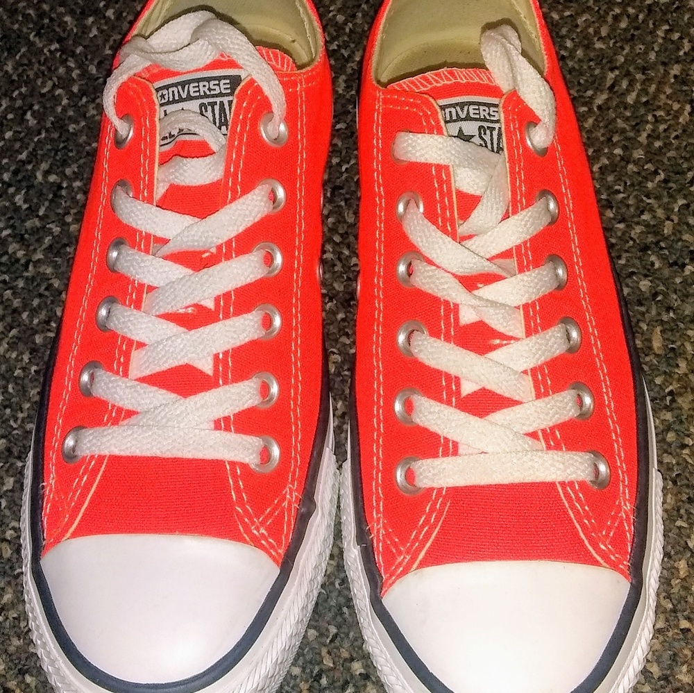 **4** PAIRS OF WOMEN'S/MEN'S CONVERSE ALL STARS!!
